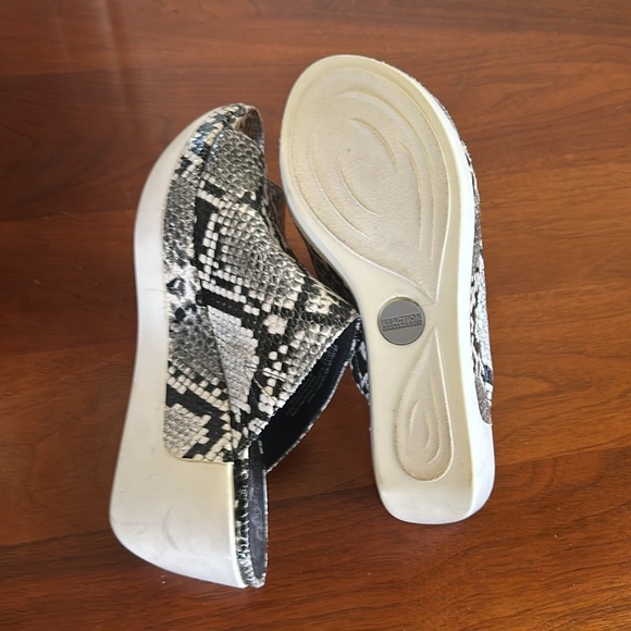 Kenneth Cole platform slide .Animal print design.sSize 6 1/2.  NWOT - Picture 2 of 2